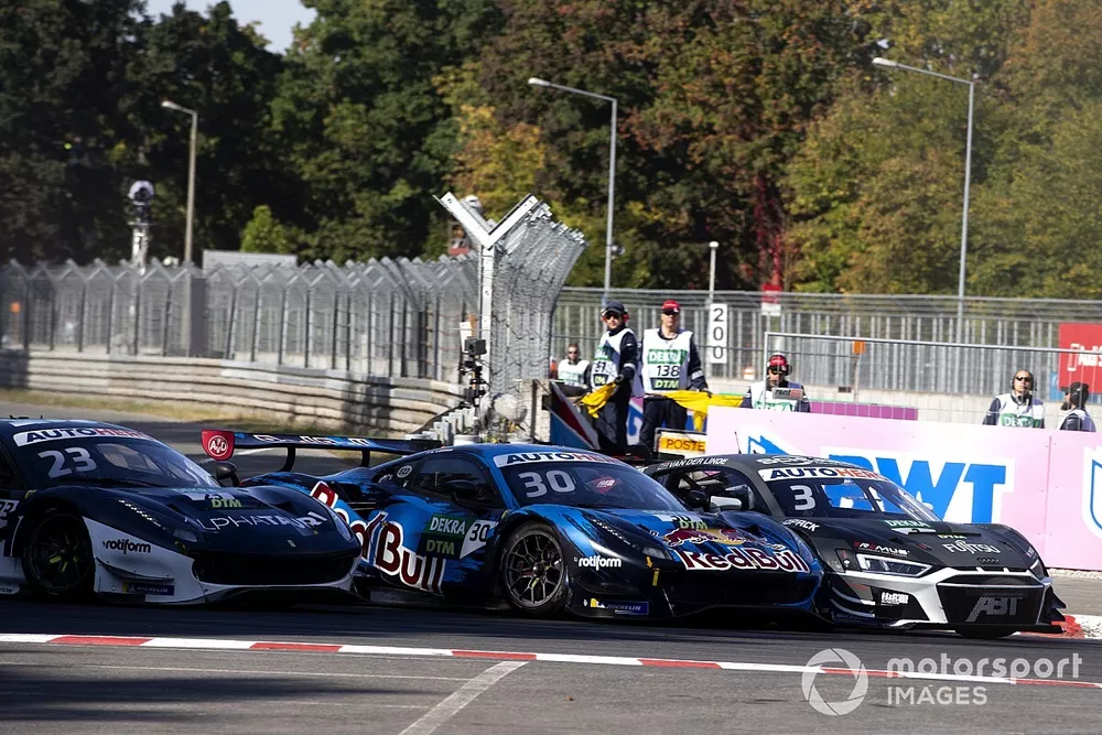 La partenza di gara 2, Nick Cassidy, AF Corse Ferrari 488 GT3 Evo, Liam Lawson, AF Corse Ferrari 488 GT3 Evo, Kelvin van der Linde, Abt Sportsline Audi R8 LMS GT3