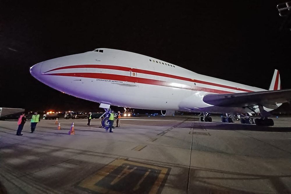 Boeing 747 de Aerostan con la carga de los equipos de MotoGP en el aeropuerto de Tucuman, Argentina
