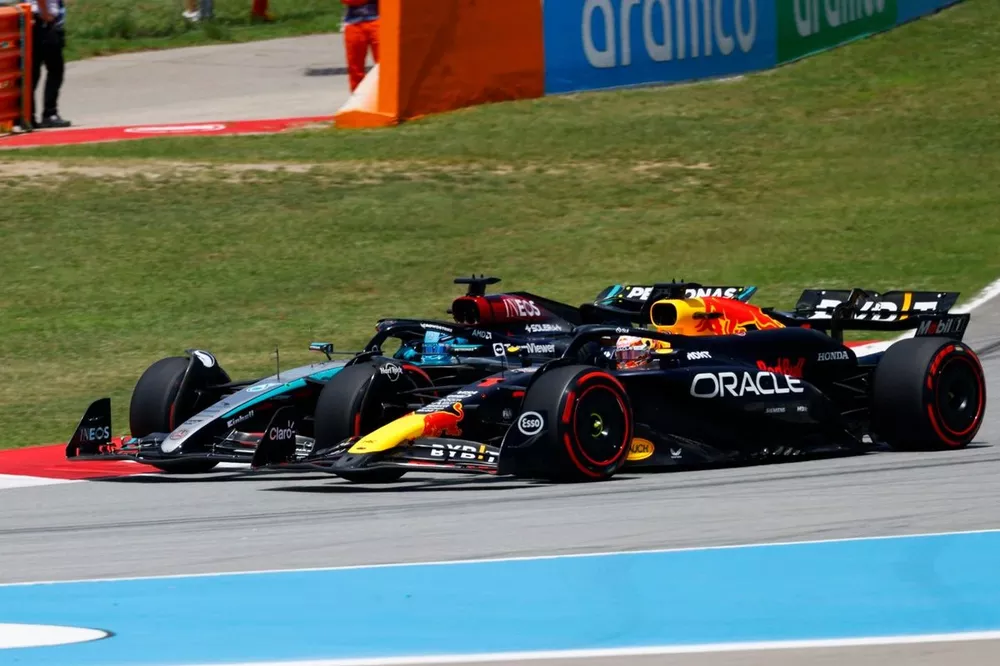 Max Verstappen, Red Bull Racing RB20, George Russell, Mercedes F1 W15 