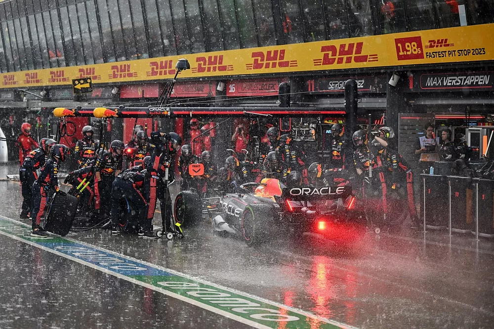 Arrêt au stand de Max Verstappen, Red Bull Racing RB19
