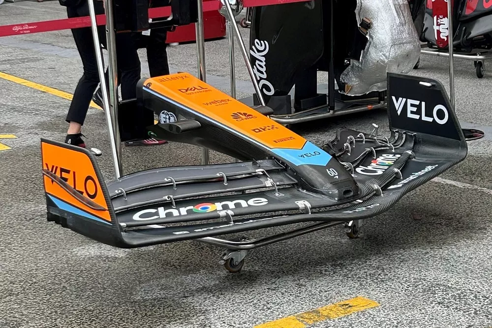 Detalle del aler&oacute;n delantero del McLaren MCL60