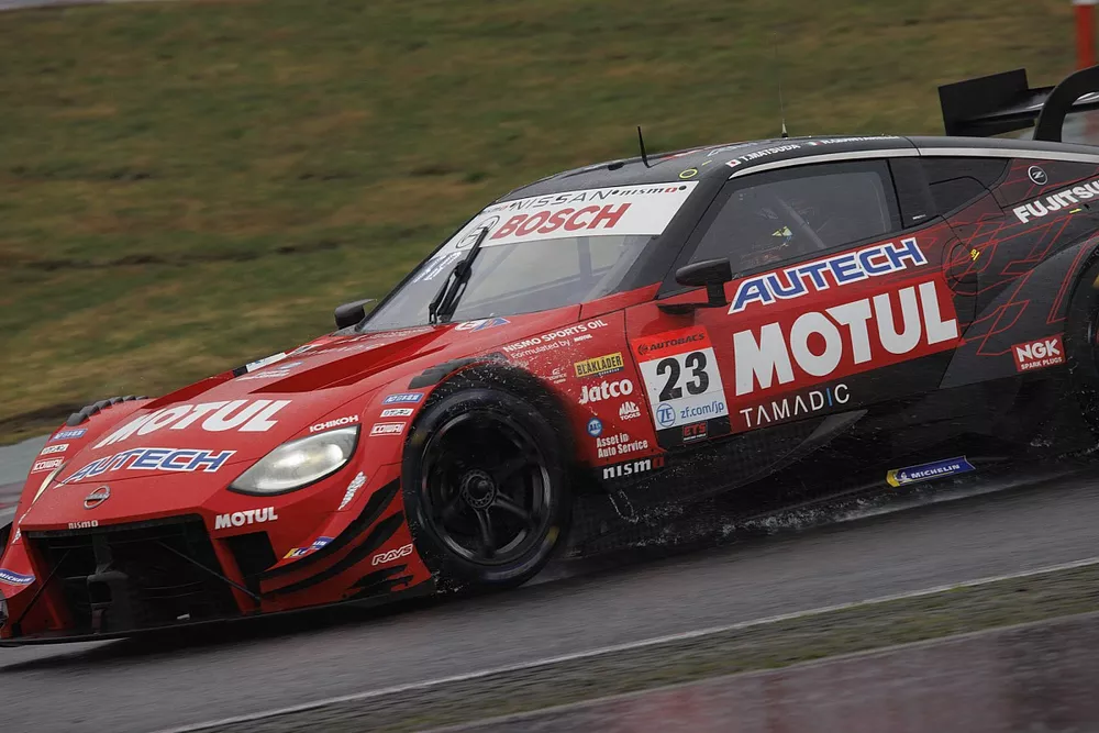 雷鳴轟く開幕戦。23号車NISMOが優勝で、日産Zが1-2。GT300は18号車