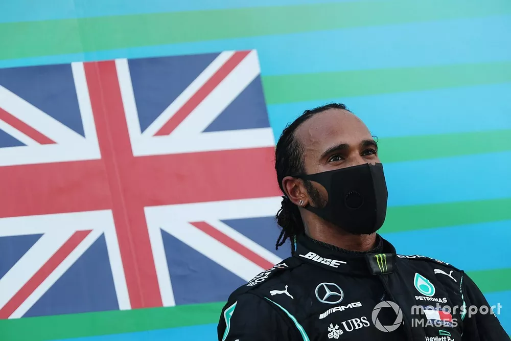 Podio: ganador, Lewis Hamilton, Mercedes-AMG Petronas F1