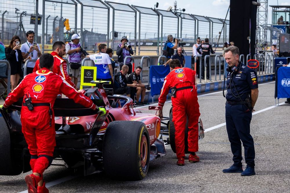 Christian Horner, Team Principal, Red Bull Racing, watches on as mechanics take the car of Carlos Sainz, Ferrari SF-24, out of Parc Ferme
