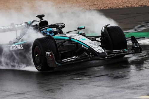 F1: Pirelli testa novo design de pneus intermediários para 2026