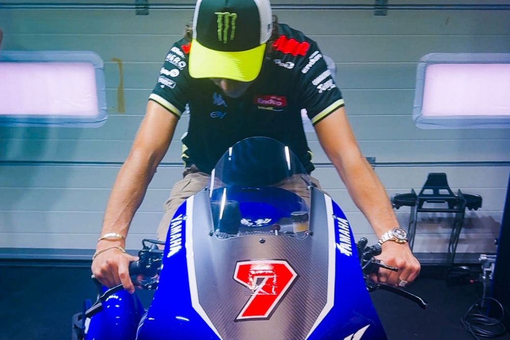 Valentino Rossi, Yamaha V4 2