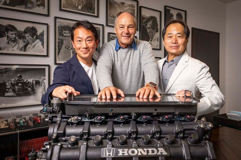 ベルガー、1992年のホンダV12を手に。かつての”相棒”田辺エンジニアが