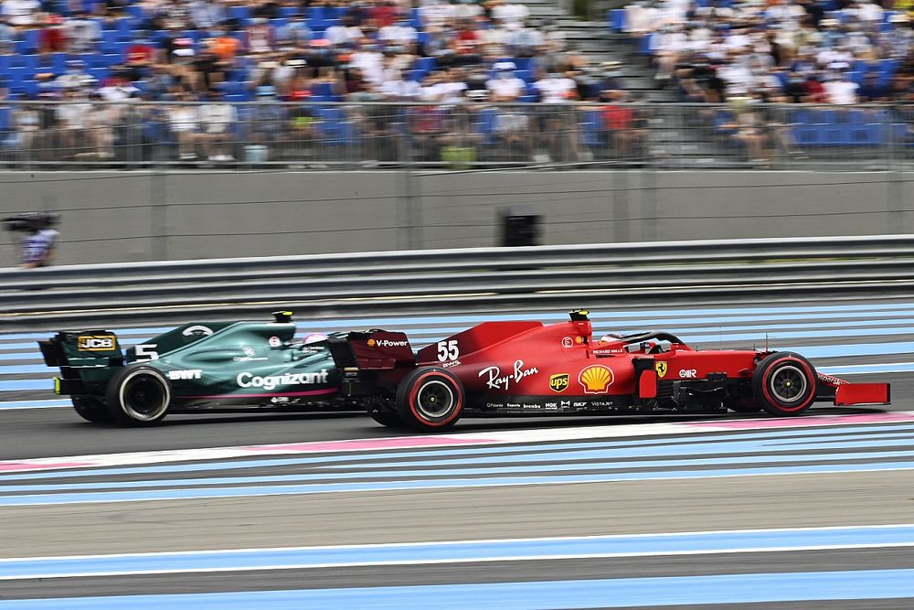 Carlos Sainz Jr., Ferrari SF21, Sebastian Vettel, Aston Martin AMR21