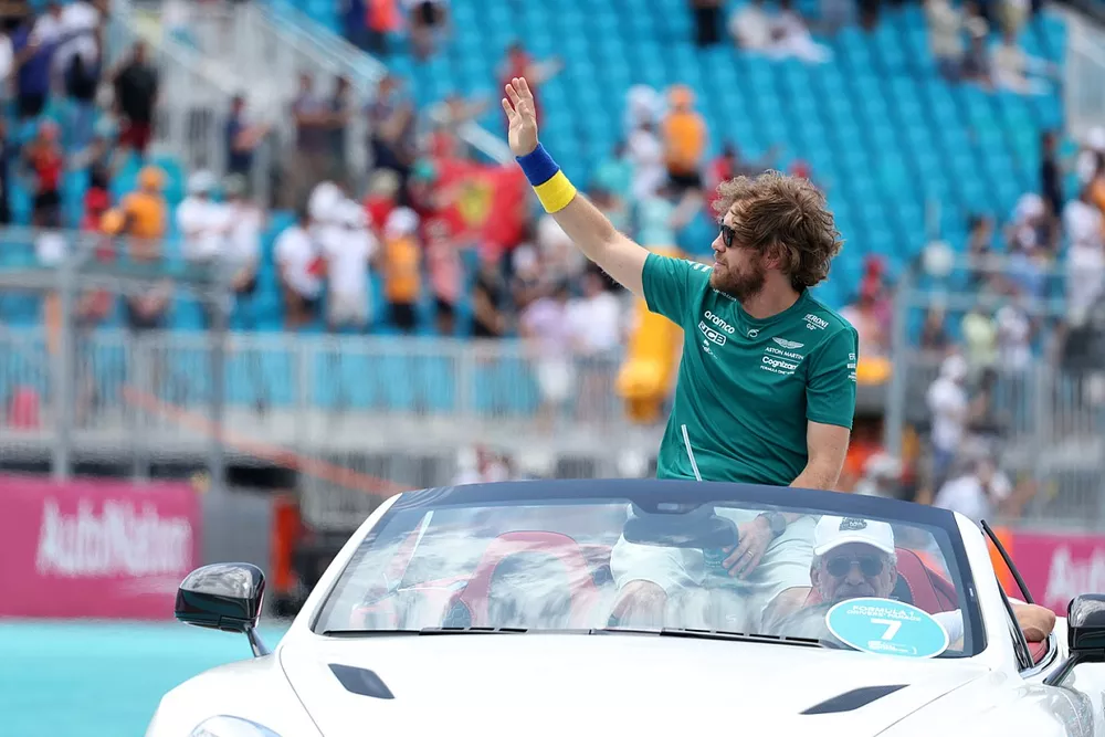 Coureurs parade Sebastian Vettel, Aston Martin 