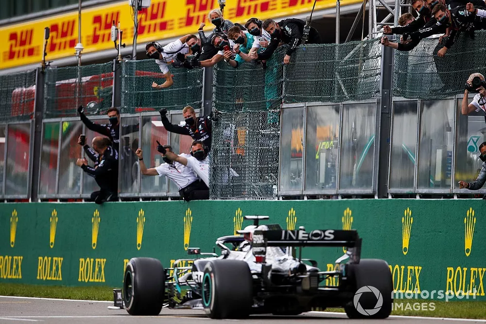 Race winner Lewis Hamilton, Mercedes F1 W11