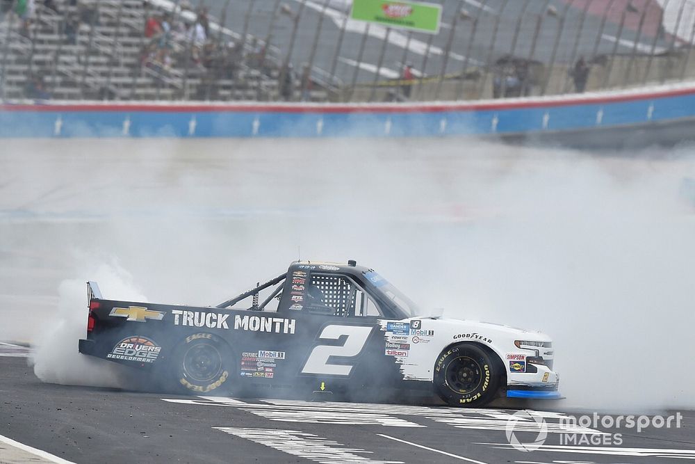 Race winner Sheldon Creed, GMS Racing, Chevrolet Silverado