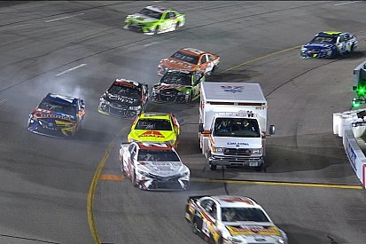 Bizarre ambulance incident knocks Kenseth out of Richmond race