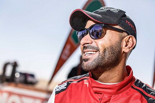 يزيد الراجحي يغادر المستشفى ويطمئن محبيه بتماثله للشفاء