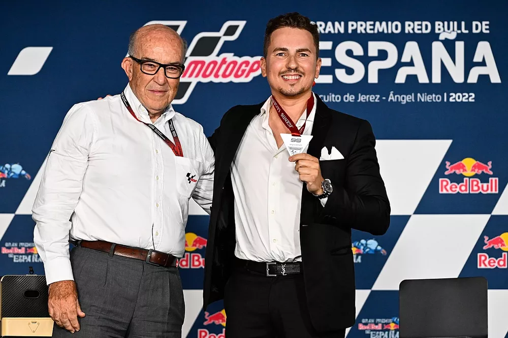 El CEO de Dorna Sports, Carmelo Ezpeleta y Jorge Lorenzo, MotoGP Legend