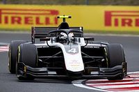 De Vries se lleva la pole bajo el agua en Hungría