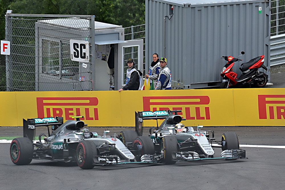 Nico Rosberg,  Mercedes-Benz F1 W07 Hybrid and Lewis Hamilton,  Mercedes-Benz F1 W07 Hybrid collide on the last lap