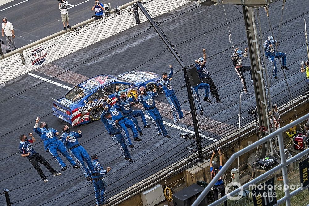 Kevin Harvick and Stewart-Haas Racing team celebrating the victory