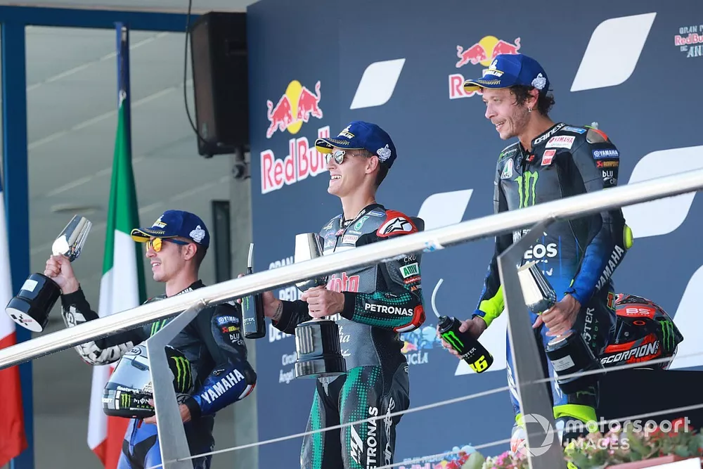 Podio: ganador de la carrera Fabio Quartararo, Petronas Yamaha SRT, segundo lugar Maverick Viñales, Yamaha Factory Racing, tercer lugar Valentino Rossi, Yamaha Factory Racing