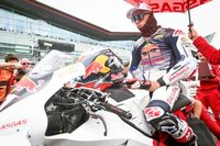 Acosta: "Ninguna KTM ha probado, en todo el fin de semana, el neumático de carrera"