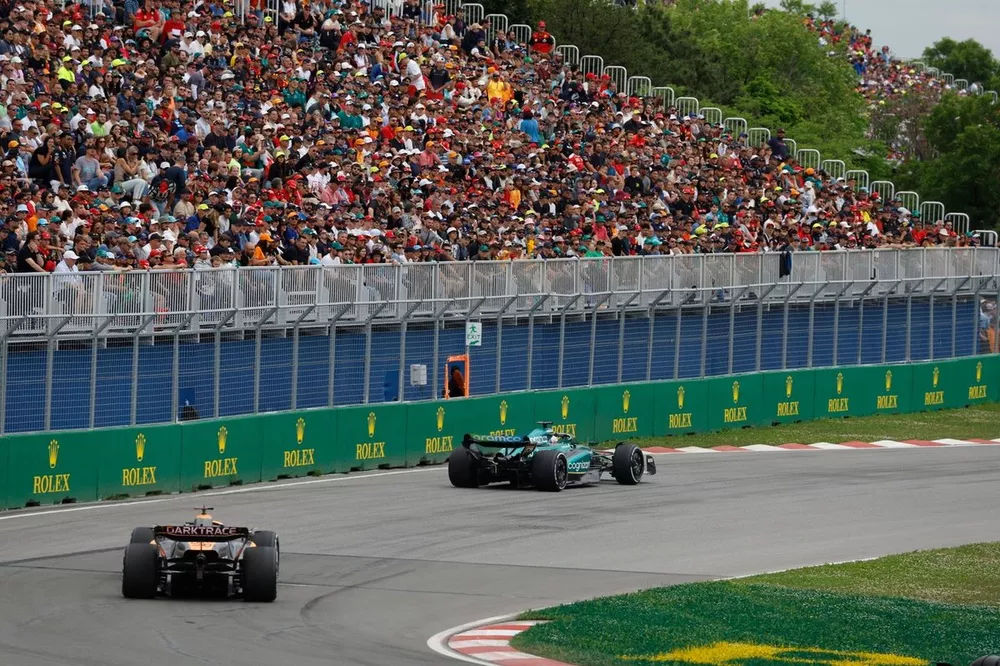 Lance Stroll, Aston Martin AMR23, Oscar Piastri, McLaren MCL60