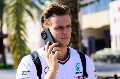 Villeneuve quiere saber por qué no se quiere a Mick Schumacher