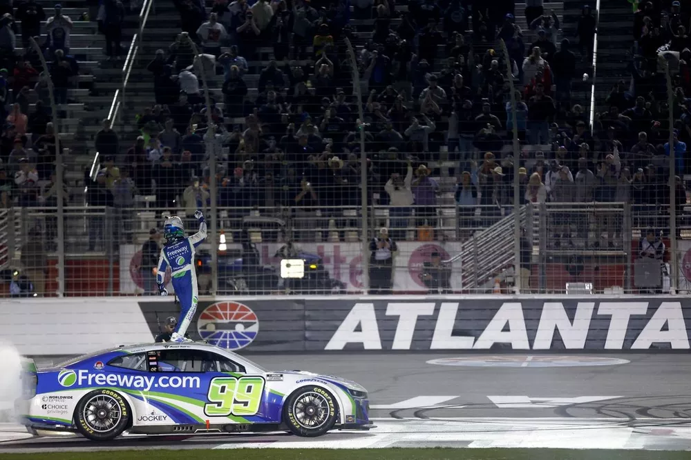 Race winner Daniel Suarez, Trackhouse Racing, Chevrolet Camaro