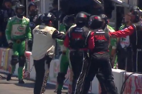VÍDEO NASCAR: Mecânicos brigam após confusão em pit stops de Sonoma
