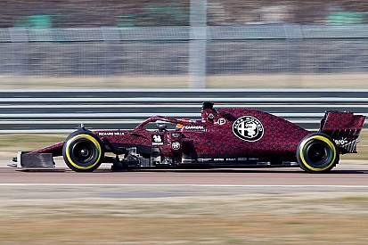 Újabb videós felvételen Räikkönen a 2019-es Alfa Romeóval Fioranóból