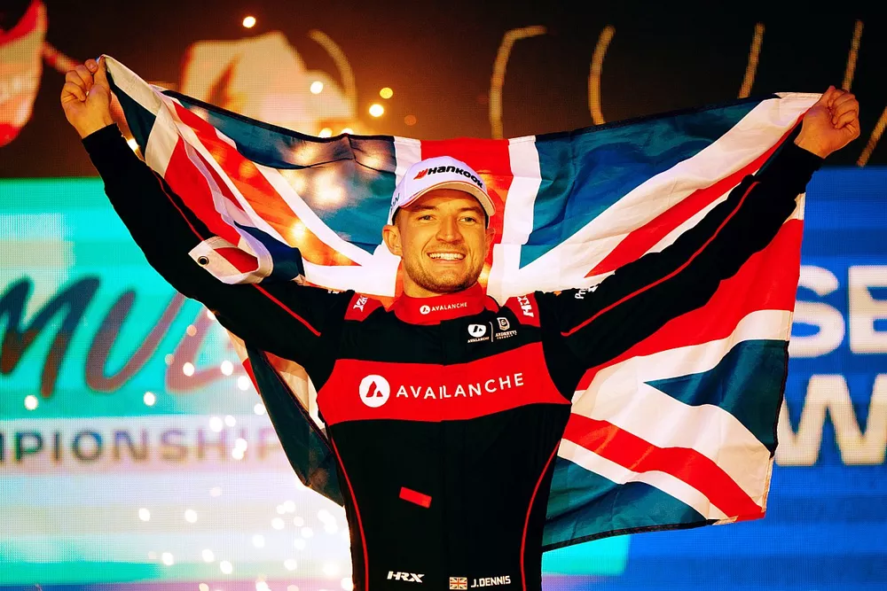 Jake Dennis, Andretti Autosport, f&ecirc;te son titre de champion du monde sur le podium
