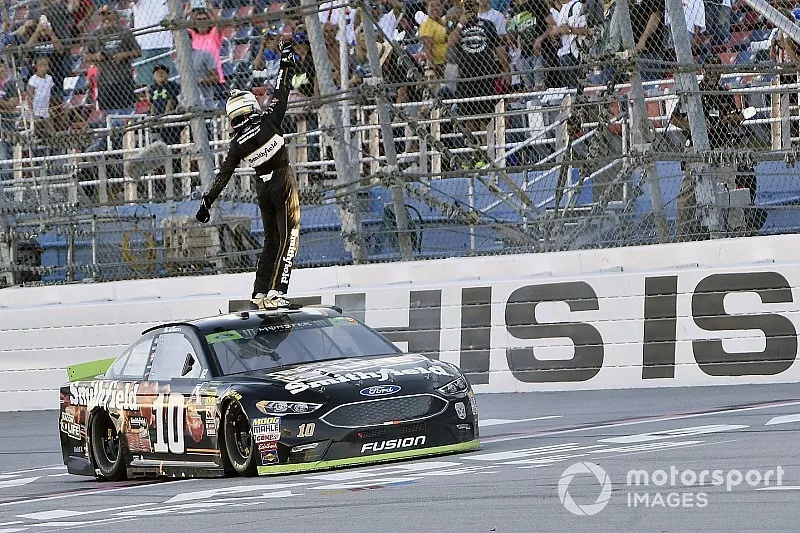Race winner Aric Almirola, Stewart-Haas Racing