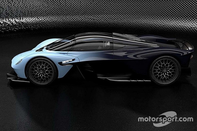 Aston Martin Valkyrie «засвітився» на нових офіційних зображеннях