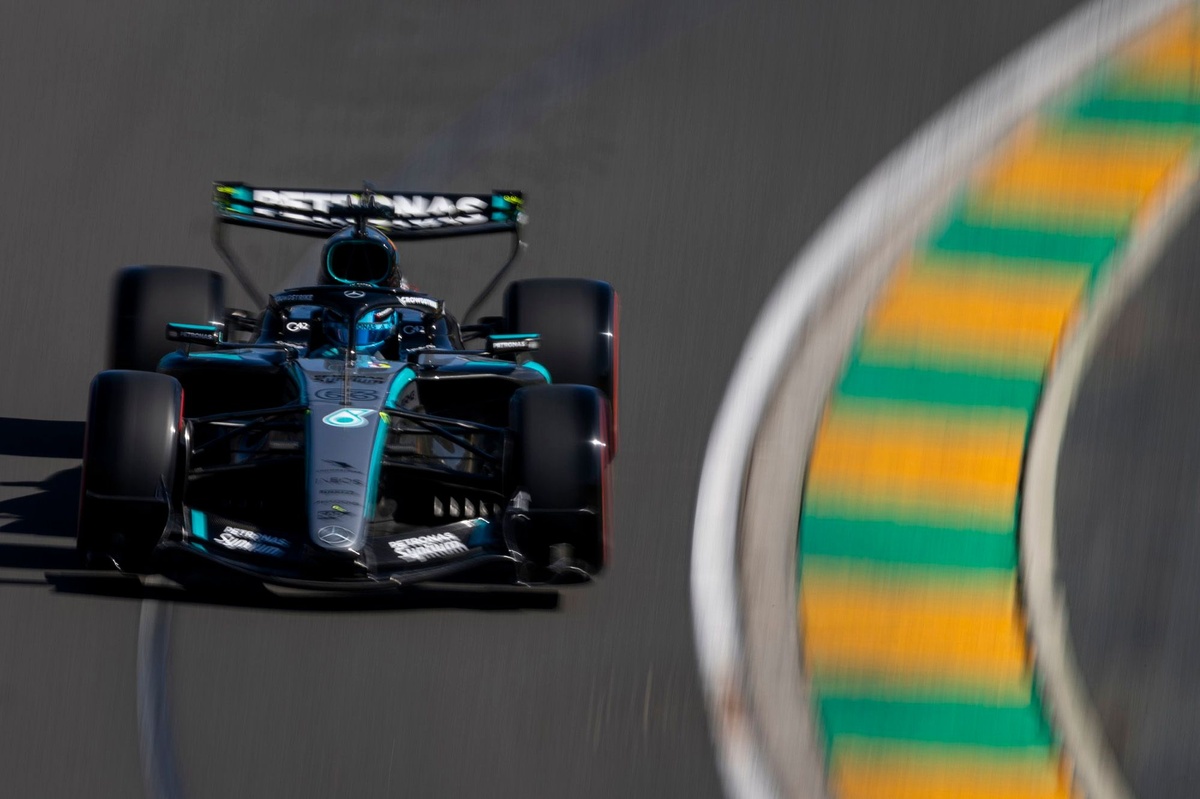 Russell asusta en la FP3 de Australia F1; KO de Antonelli y Alonso progresa