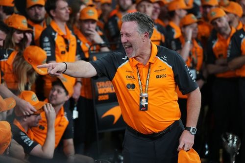 VIDEO: El comentario de Zak Brown contra Alpine y las bromas en la fiesta de McLaren