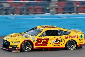 NASCAR-Finale 2022: Logano dominiert bei Elliott-Chastain-Clash & Gibbs-Trauer