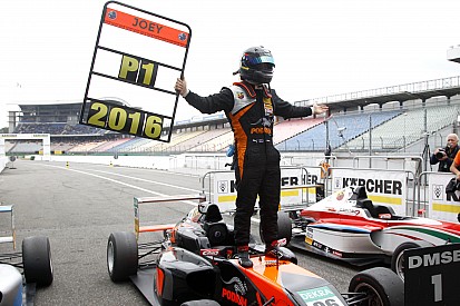 Joey Mawson sichert sich den Formel-4-Titel
