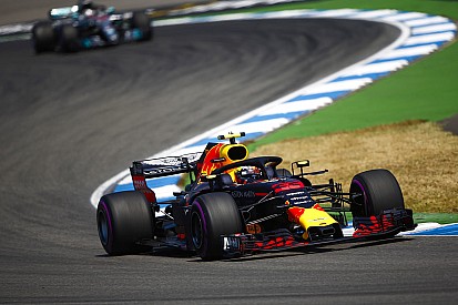 Verstappen verbetert baanrecord in tweede training GP van Duitsland