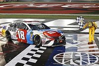 Kyle Busch gana por primera vez en Charlotte 