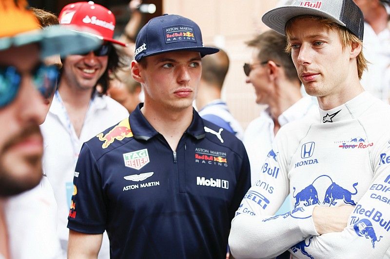 Max Verstappen, Red Bull Racing, y Brendon Hartley, Toro Rosso