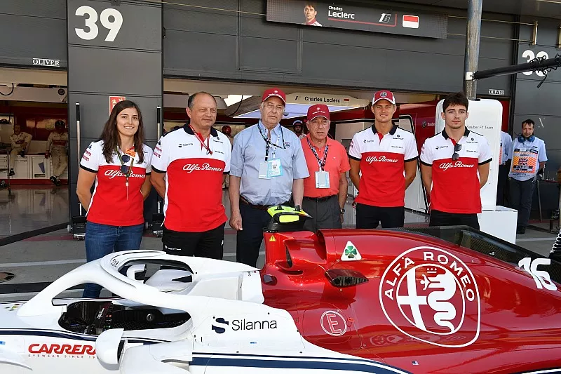 Tatiana Calderon, Sauber Test Driver, Frederic Vasseur, Sauber, Team Principal, Marcus Ericsson, Sauber and Charles Leclerc, Sauber with Oscar Fangio, and Ruben Fangio,