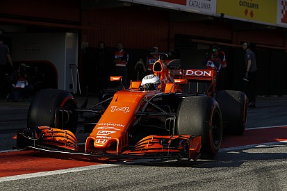 Alonso rijdt als eerste met 2018-McLaren in Barcelona