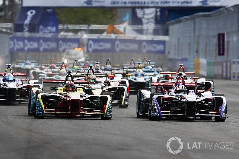 Arrancada: Daniel Abt, ABT Schaeffler Audi Sport, Alex Lynn, DS Virgin Racing l&iacute;der