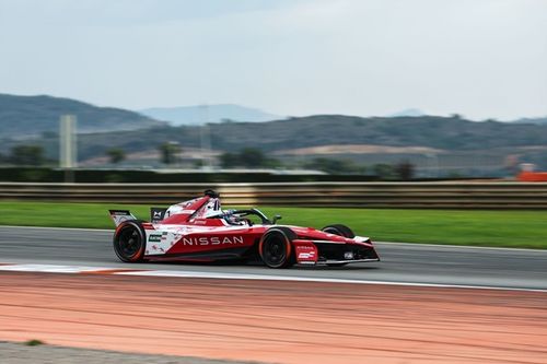 F-E: Atual campeão, Rowland lidera último dia de testes em Valência; Drugovich é 17º e di Grassi 19º