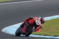 WSBK Cremona: Bulega, pole en casa con r&eacute;cord de la pista