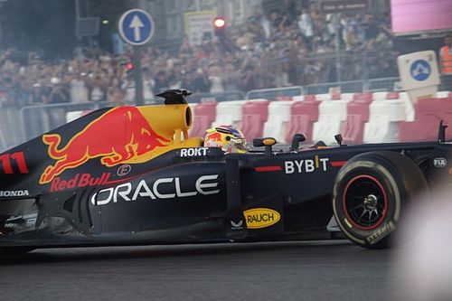 Checo Pérez da una demostración de lo que podría ser la F1 en Madrid