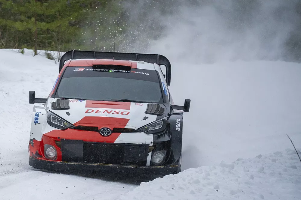 Lorenzo Bertelli prova la Toyota GR Yaris in Finlandia