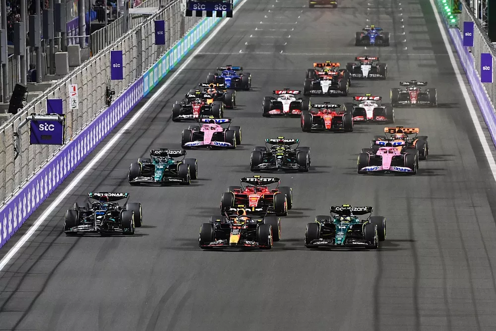 Sergio Perez, Red Bull Racing RB19, Fernando Alonso, Aston Martin AMR23, lead the field away at the start