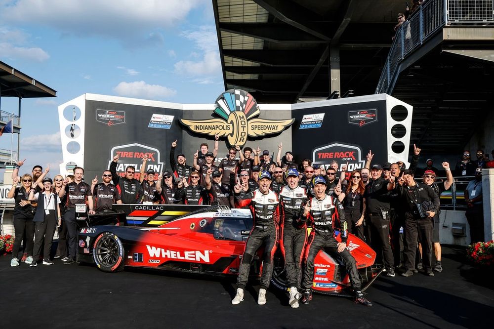 #31 Cadillac Action Express Cadillac V- Series.R: Jack Aitken, Earl Bamber, Frederik Vesti