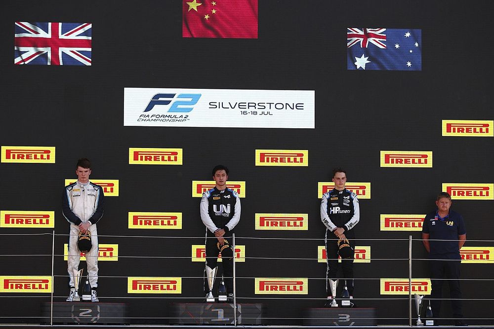 Podio: Ganador de la carrera Guanyu Zhou, UNI-Virtuosi, segundo Dan Ticktum, Carlin, tercero Oscar Piastri, Prema Racing