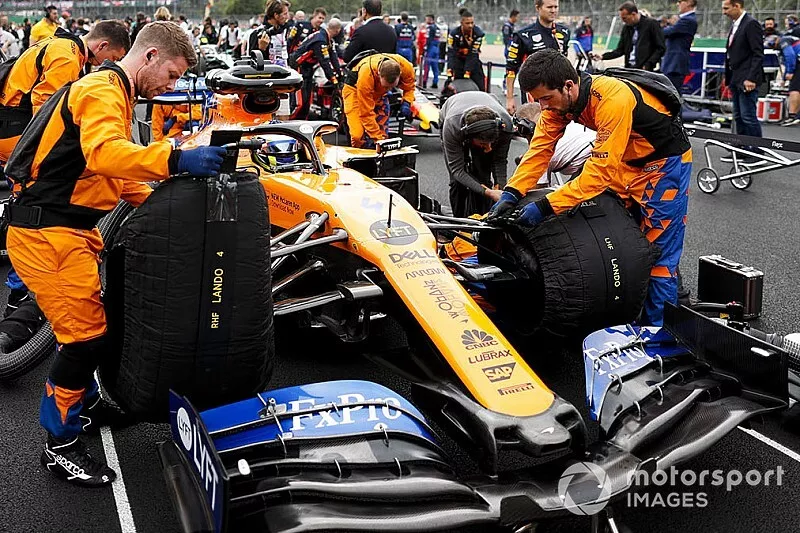 Lando Norris, McLaren MCL34, arrivant sur la grille