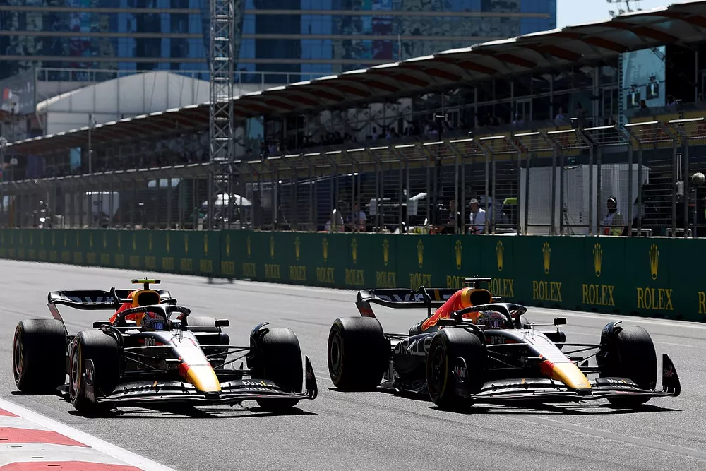 Sergio Perez, Red Bull Racing RB18, Max Verstappen, Red Bull Racing RB18